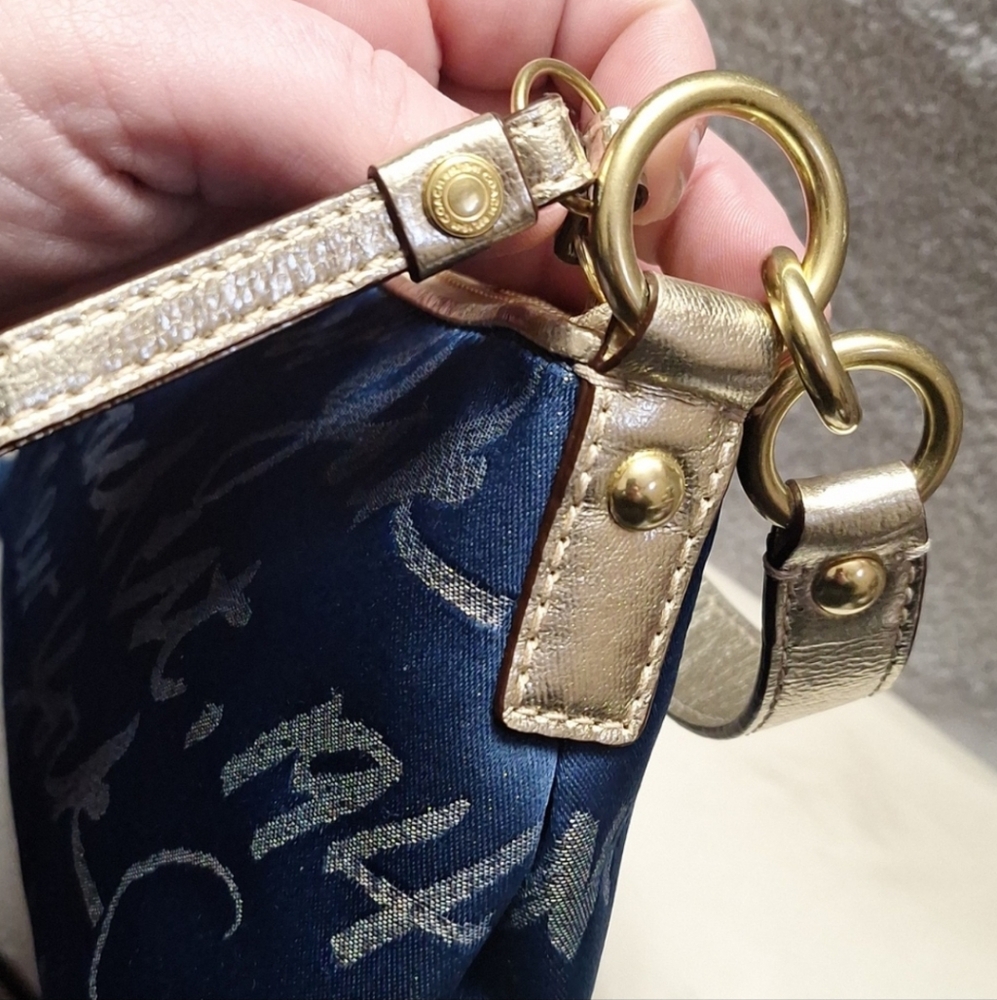 Coach New York Script Shoulder Bag & Matching Wallet - Picture 5 of 15